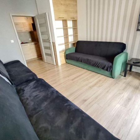 פוזנן 1120 Smialego 41 - Tanie Pokoje W Apartamencie - Samodzielne Zameldowanie - Self Check In מראה חיצוני תמונה