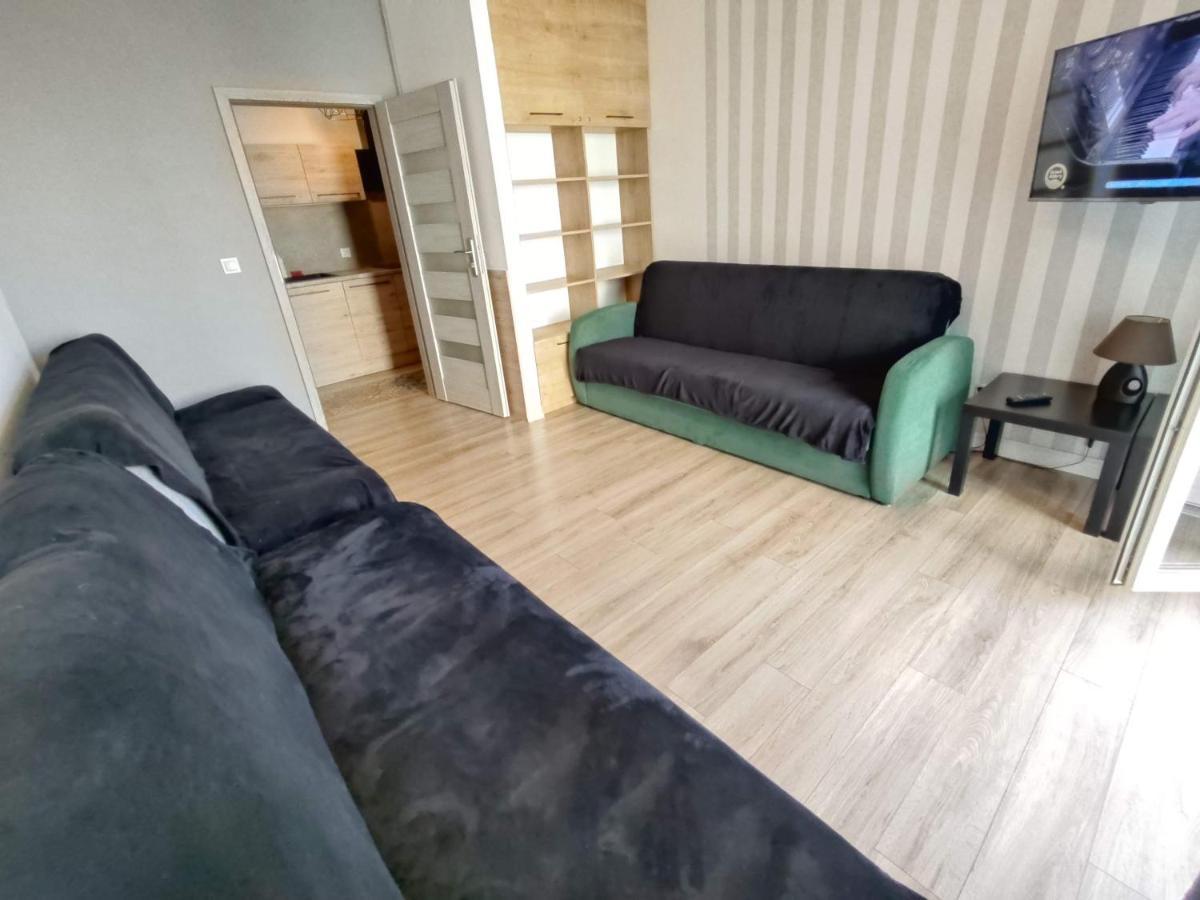 פוזנן 1120 Smialego 41 - Tanie Pokoje W Apartamencie - Samodzielne Zameldowanie - Self Check In מראה חיצוני תמונה