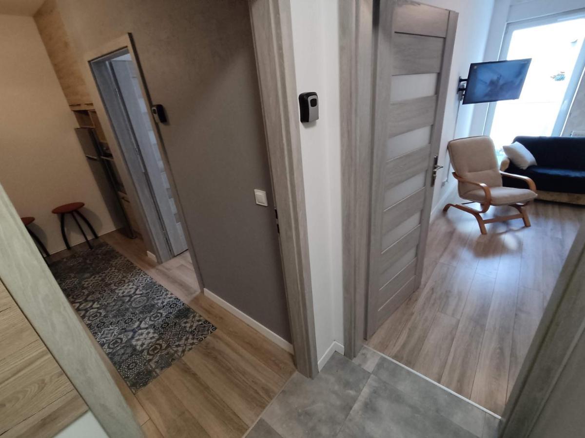 פוזנן 1120 Smialego 41 - Tanie Pokoje W Apartamencie - Samodzielne Zameldowanie - Self Check In מראה חיצוני תמונה