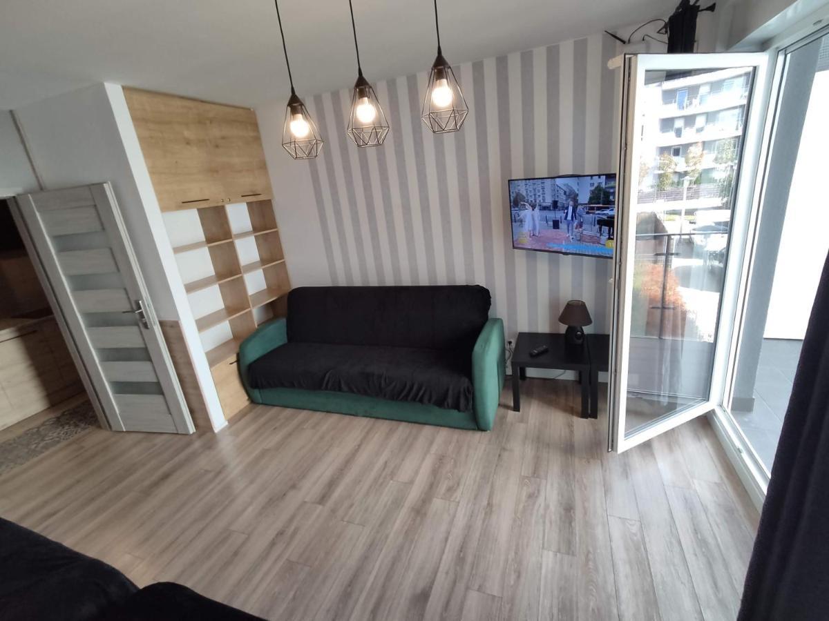 פוזנן 1120 Smialego 41 - Tanie Pokoje W Apartamencie - Samodzielne Zameldowanie - Self Check In מראה חיצוני תמונה