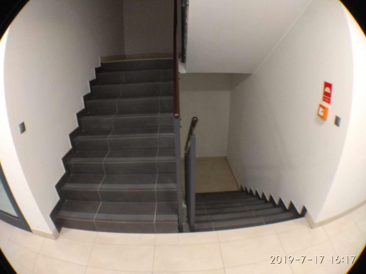 פוזנן 1120 Smialego 41 - Tanie Pokoje W Apartamencie - Samodzielne Zameldowanie - Self Check In מראה חיצוני תמונה
