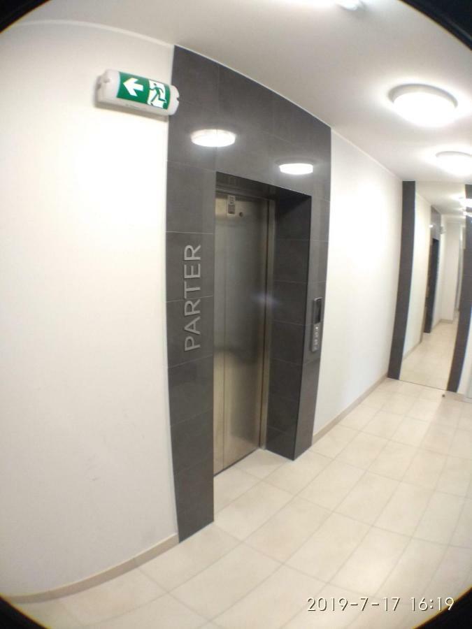 פוזנן 1120 Smialego 41 - Tanie Pokoje W Apartamencie - Samodzielne Zameldowanie - Self Check In מראה חיצוני תמונה