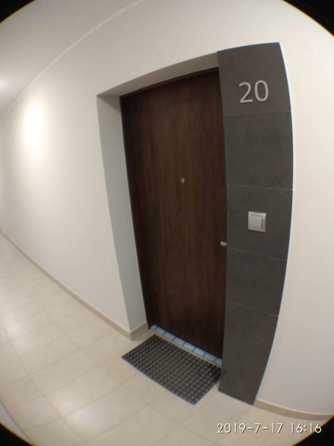 פוזנן 1120 Smialego 41 - Tanie Pokoje W Apartamencie - Samodzielne Zameldowanie - Self Check In מראה חיצוני תמונה